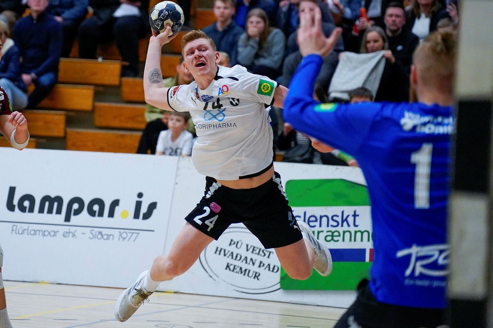 Einar Örn verður áfram í Kaplakrika
